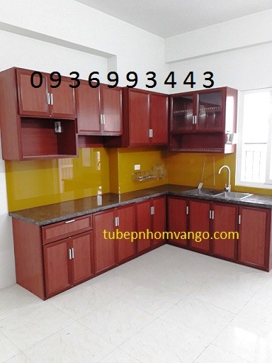 thi công tủ bếp nhôm vân gỗ chữ L thi công tủ bếp nhôm vân gỗ chữ L