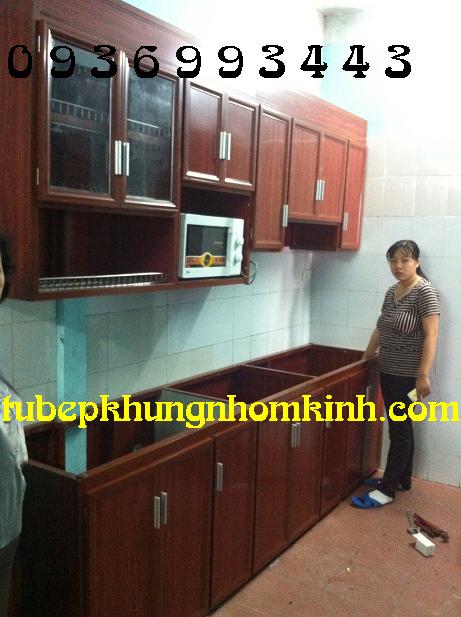 tủ bếp nhôm kính vân gỗ tủ bếp nhôm kính vân gỗ
