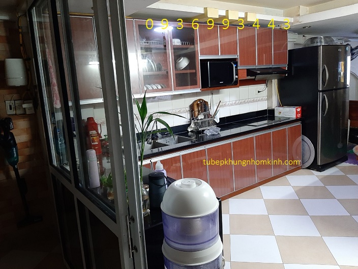 thiết kế tủ bếp nhôm kính cánh hệ Zang Lee vân gỗ đẹp thiết kế tủ bếp nhôm kính cánh hệ Zang Lee vân gỗ đẹp