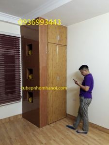 tủ nhôm vân gỗ màu vàng nhạt âm tường đẹp