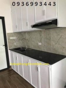 mẫu tủ bếp nhôm sơn tĩnh điện