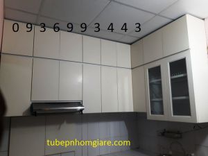 tu bep nhom canh go nhua