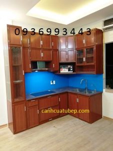 thiết kế tủ bếp nhôm vân gỗ chữ L