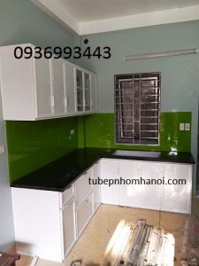 mẫu thi công tủ bếp nhôm trắng sứ