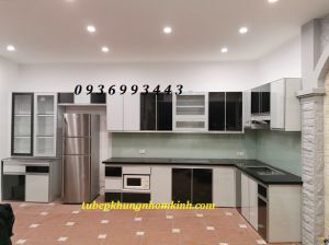 Tủ bếp nhôm kính hệ cánh Xingfa VN màu trắng