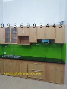 thiết kế tủ bếp nhôm vân gỗ màu nhạt