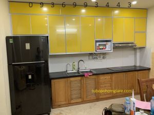 tủ bếp nhôm hệ cánh Zanglee mặt acerylic mầu vàng