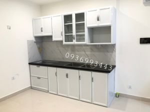 Tủ bếp nhôm trắng sơn tĩnh điện.