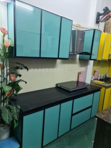 tủ bếp cánh kính mầu