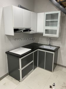 mẫu tủ bếp nhôm kính đời mới