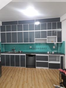 tủ bếp nhôm cánh kính mầu
