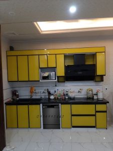 Tủ bếp nhôm đen cánh kính mầu