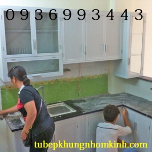 thi cong tu bep nhom son tinh dien