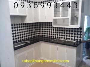 tủ bếp nhôm sơn tĩnh điện chữ L