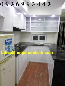 tủ bếp khung nhôm kính
