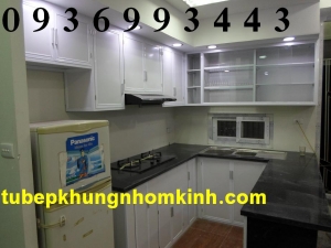 tủ bếp nhôm kính