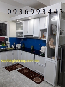 Mẫu tủ bếp nhôm kính chữ G